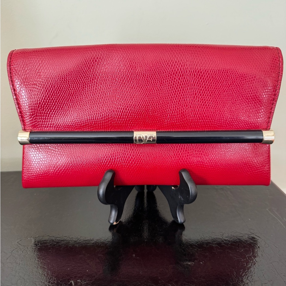 DIANE von FURSTENBERG Clutch - 440 Envelope Embossed Lizard in Red